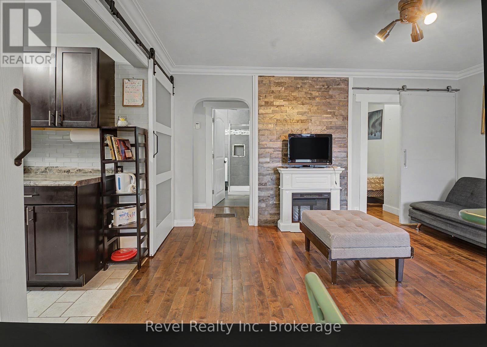 148 MAIN STREET S - 7
