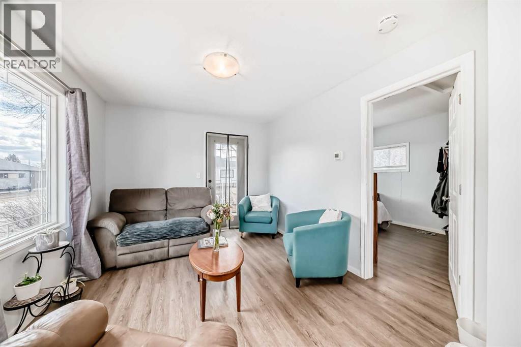 5602 51 Avenue - 10