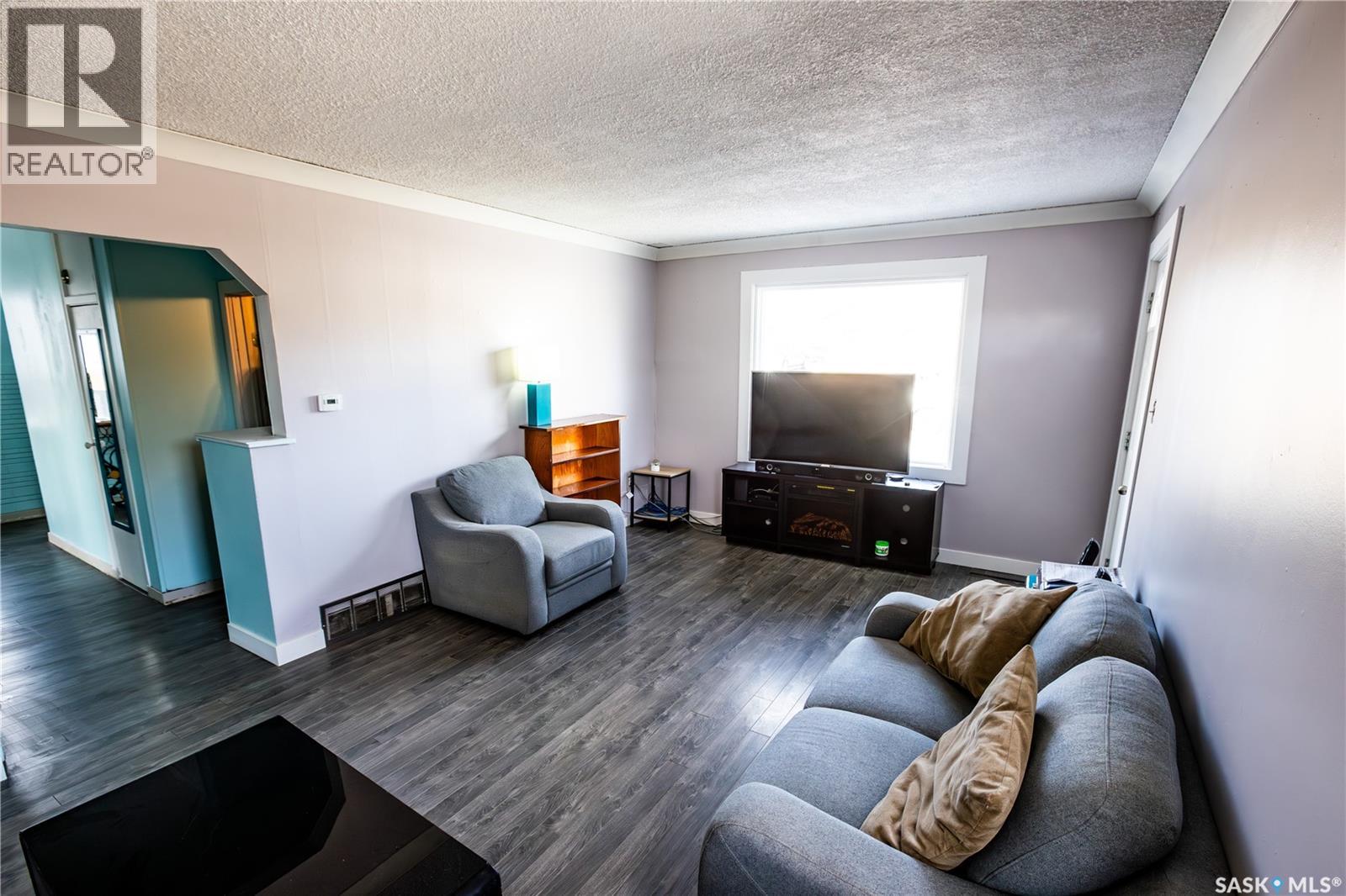 1021 Caribou STREET W - 4