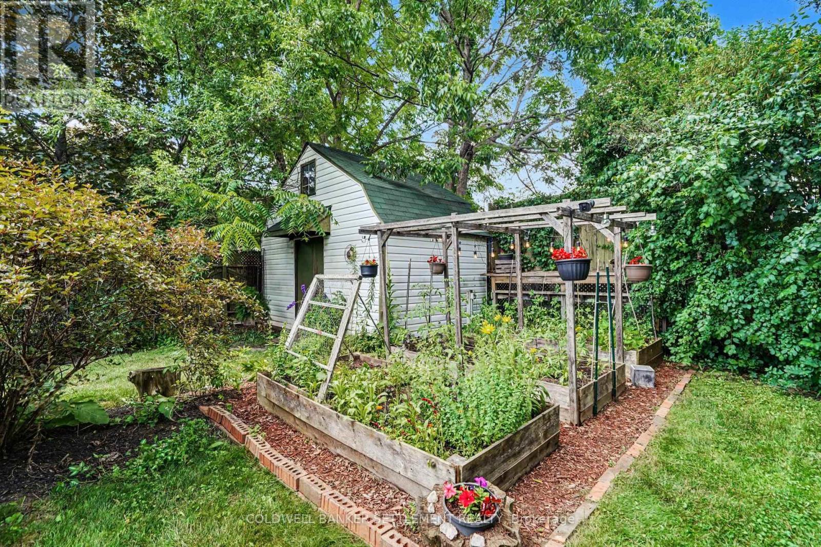 217 GORE STREET E - 27