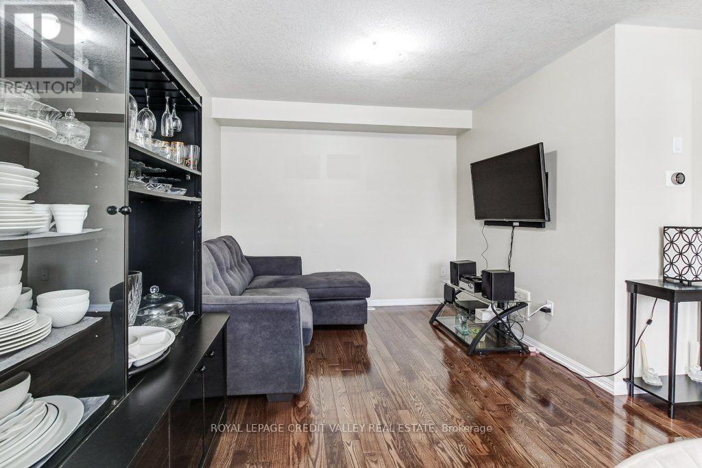 #66 71 GARTH MASSEY DRIVE - 22