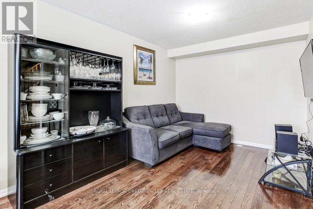 #66 71 GARTH MASSEY DRIVE - 23