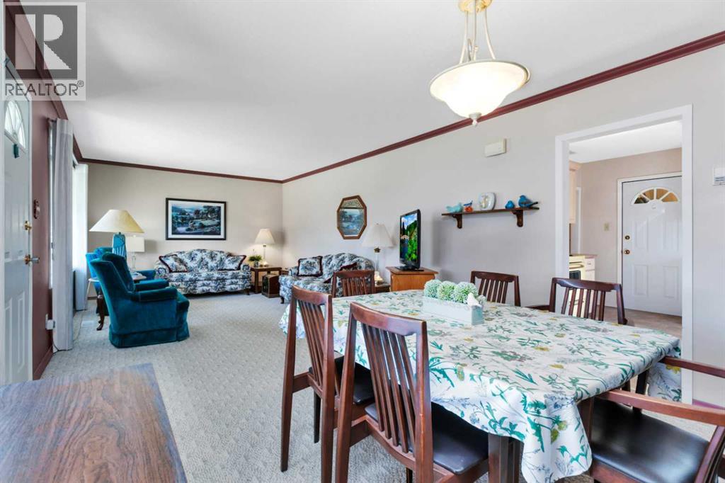 5004 55 Avenue - 11