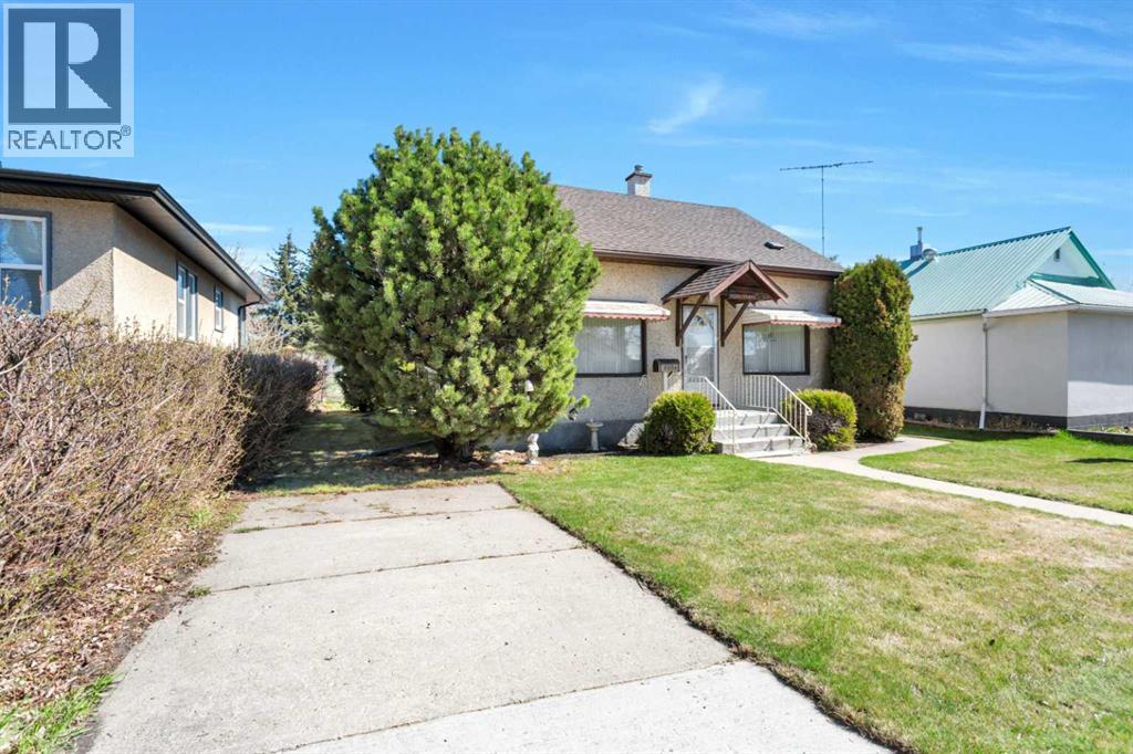 5004 55 Avenue - 3