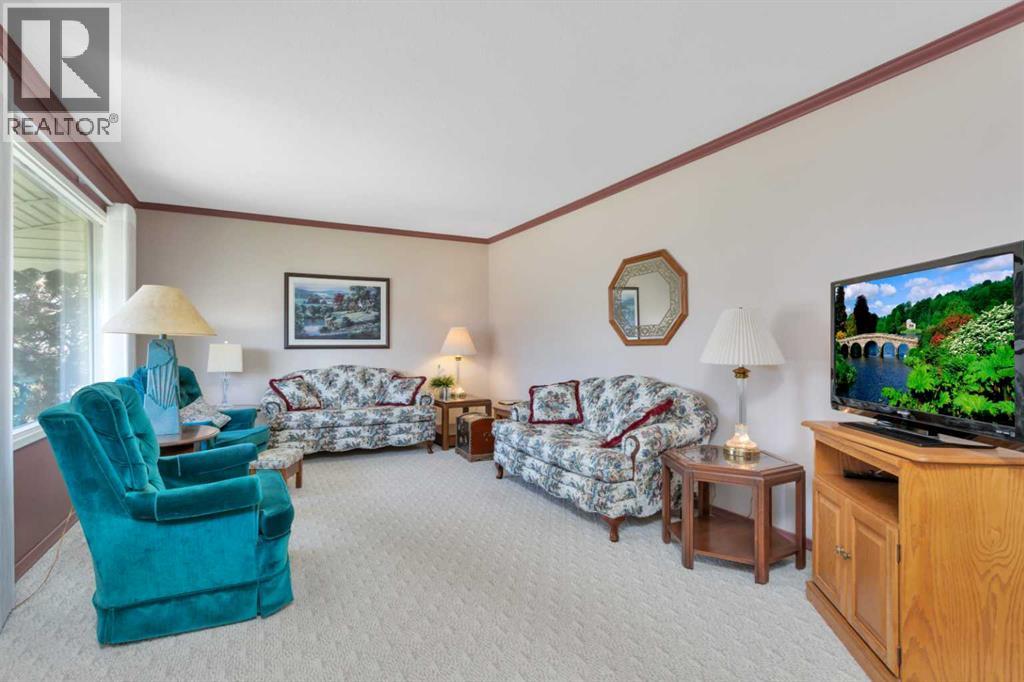 5004 55 Avenue - 6