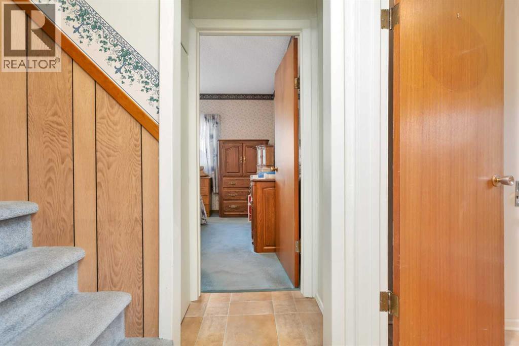 5004 55 Avenue - 16