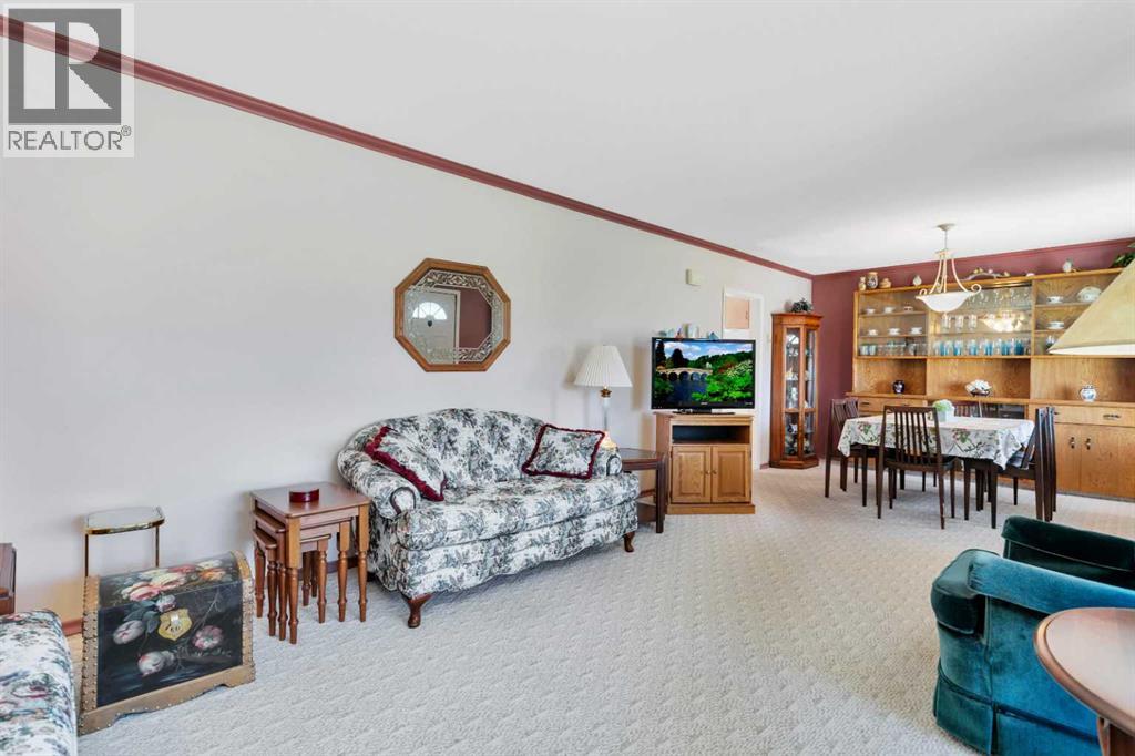 5004 55 Avenue - 7