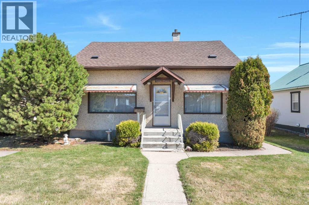 5004 55 Avenue - 1