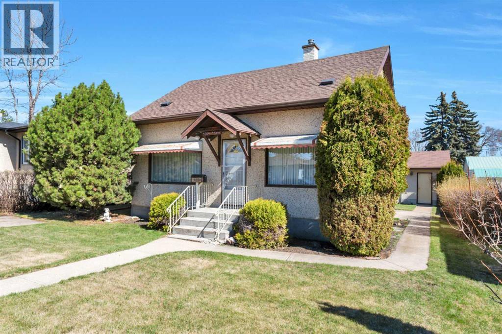 5004 55 Avenue - 2