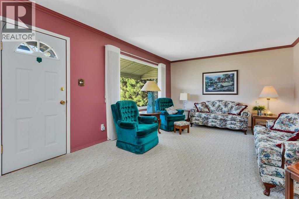 5004 55 Avenue - 5
