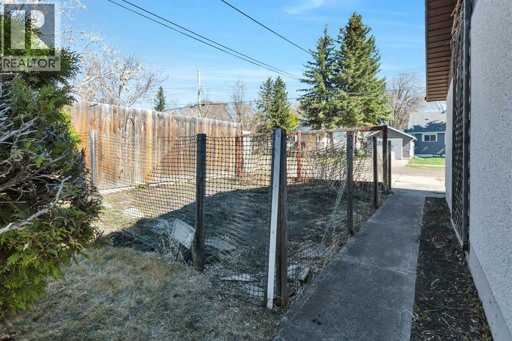 5004 55 Avenue - 33