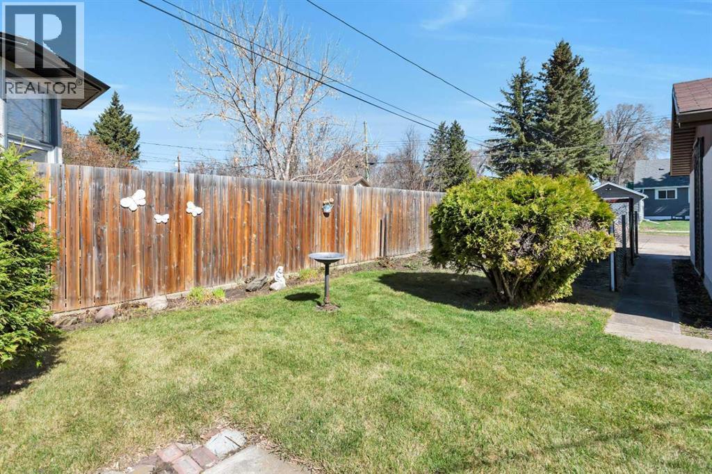 5004 55 Avenue - 32