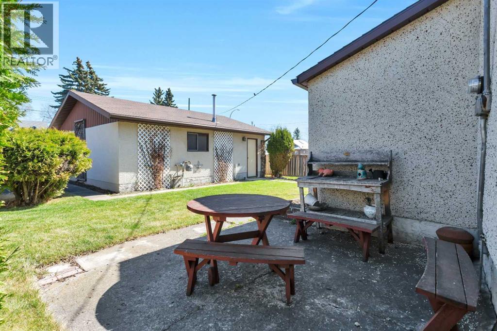 5004 55 Avenue - 31