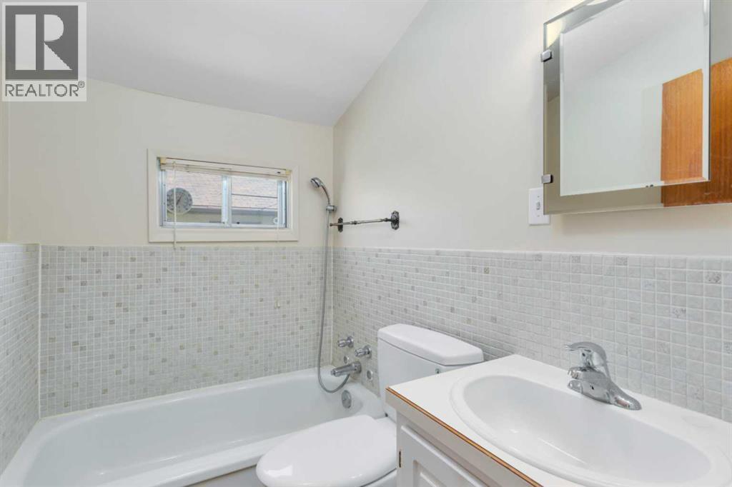 5004 55 Avenue - 19