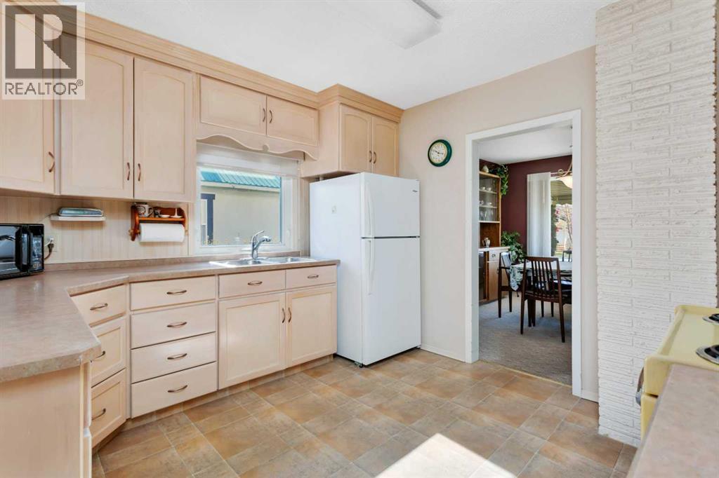 5004 55 Avenue - 15