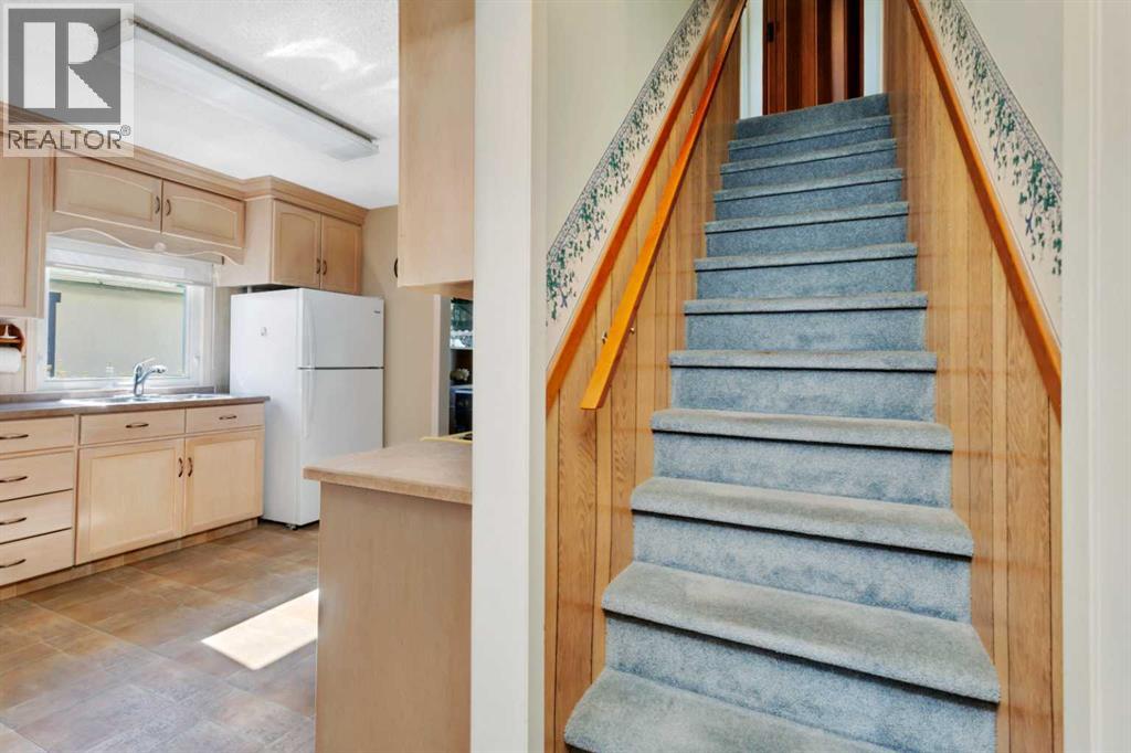 5004 55 Avenue - 20