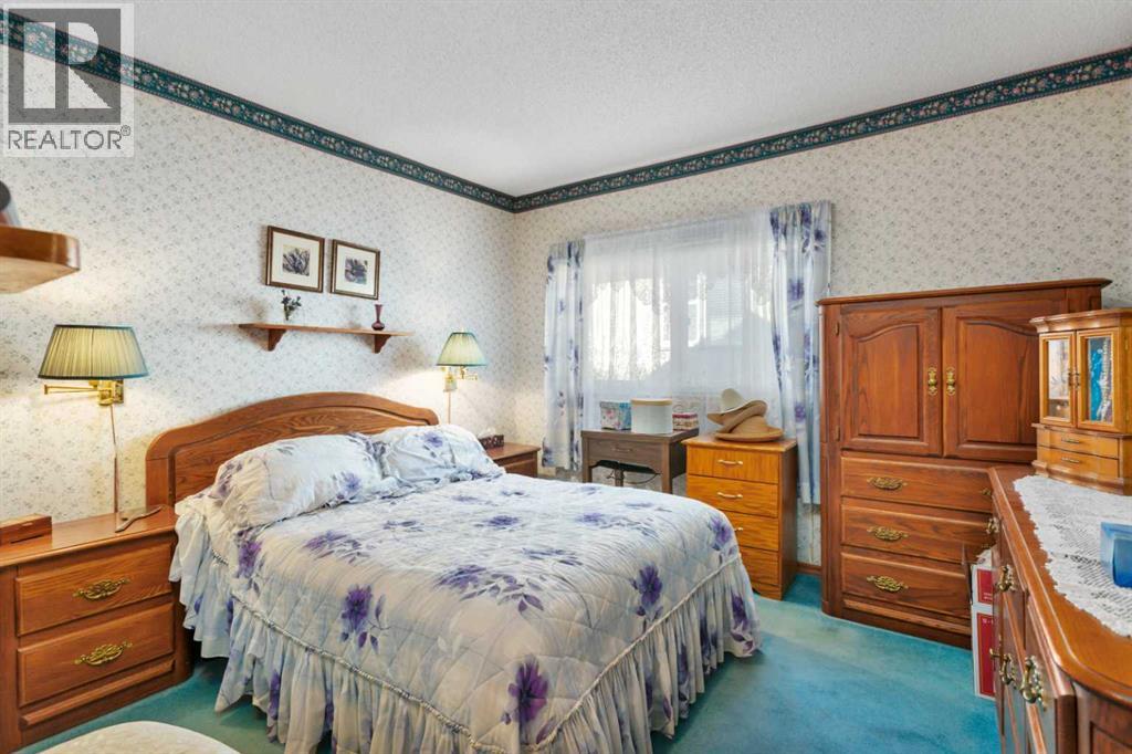 5004 55 Avenue - 17