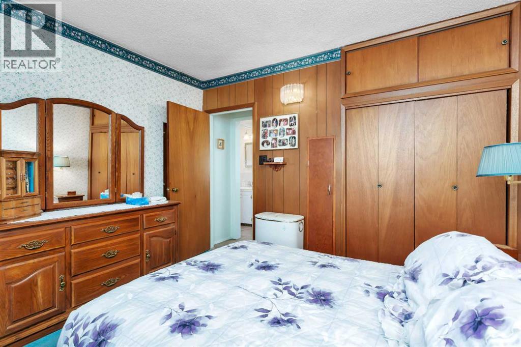 5004 55 Avenue - 18