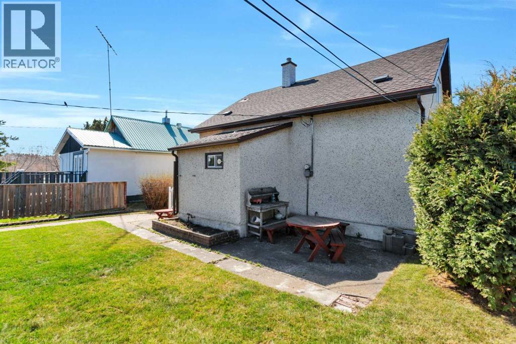 5004 55 Avenue - 30