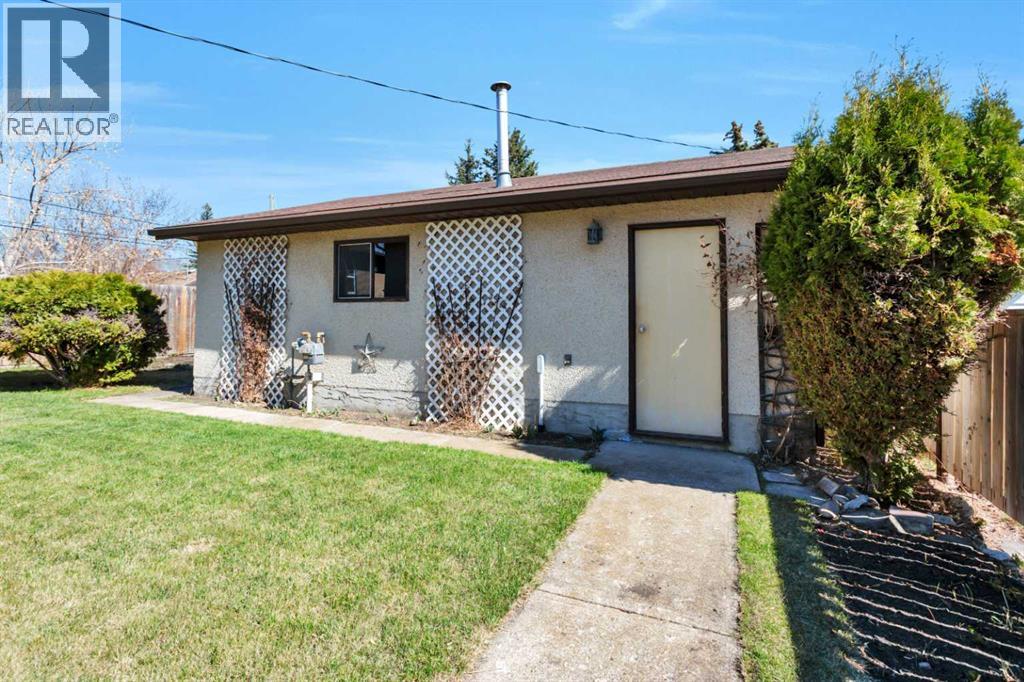 5004 55 Avenue - 35