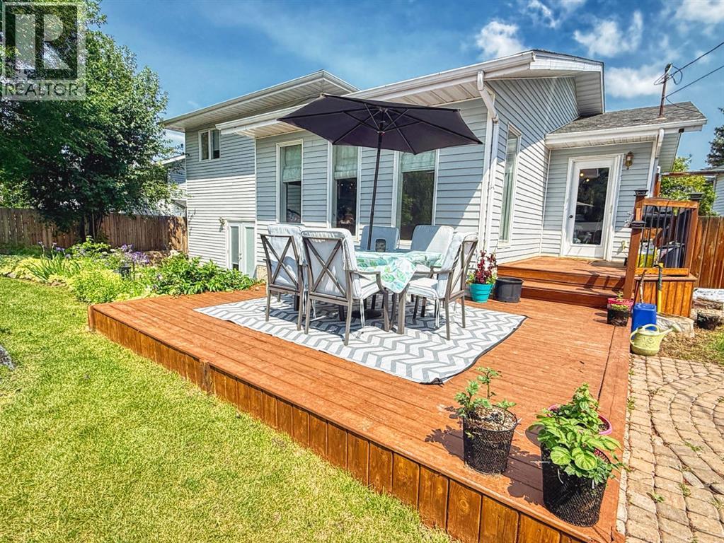 245 9 Street SE - 1