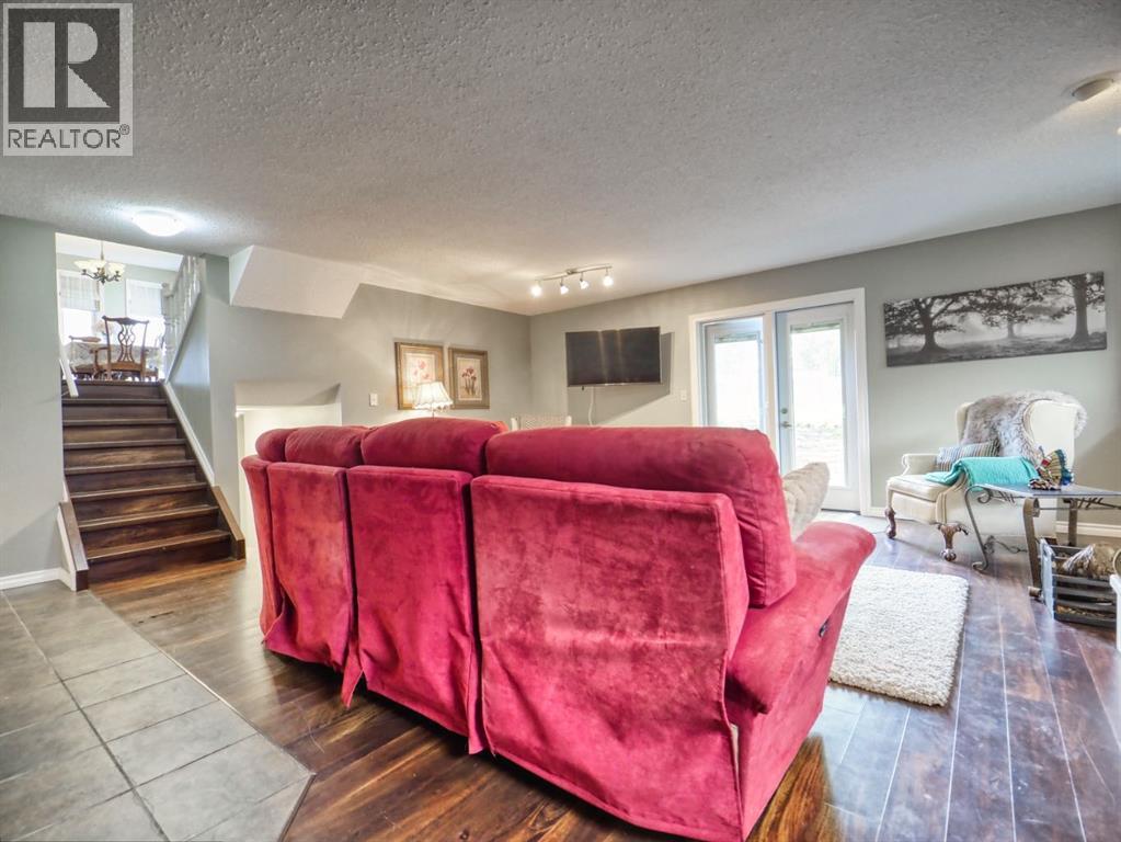 245 9 Street SE - 22