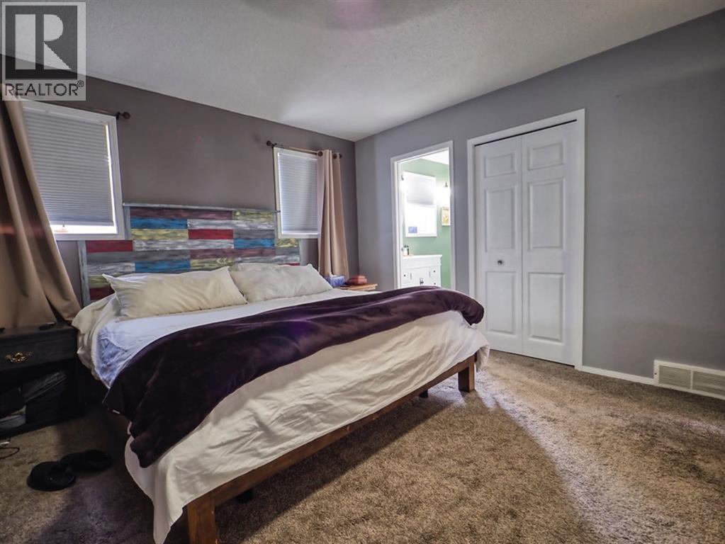 245 9 Street SE - 30