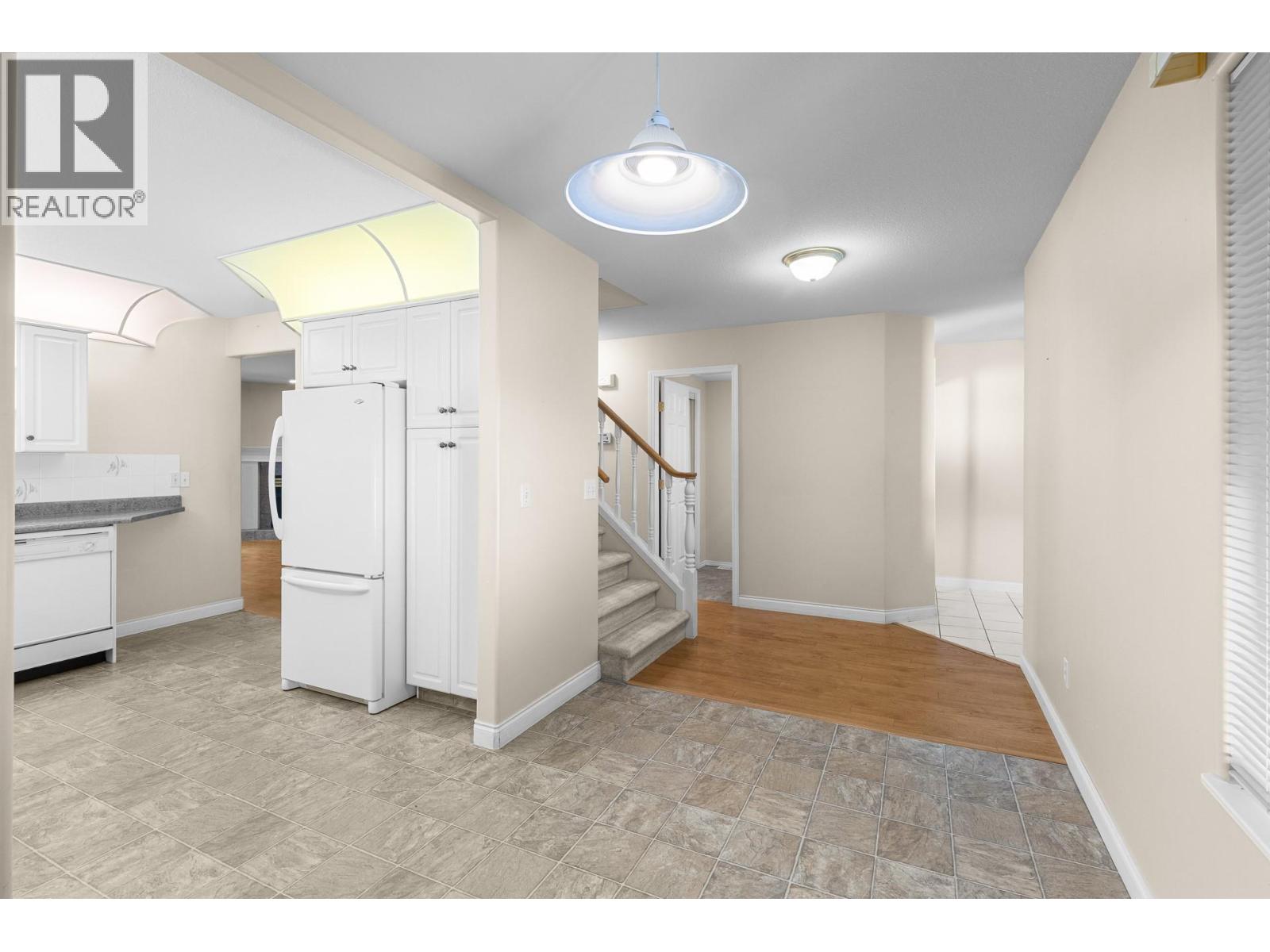 #10 1800 Parkview Crescent - 13
