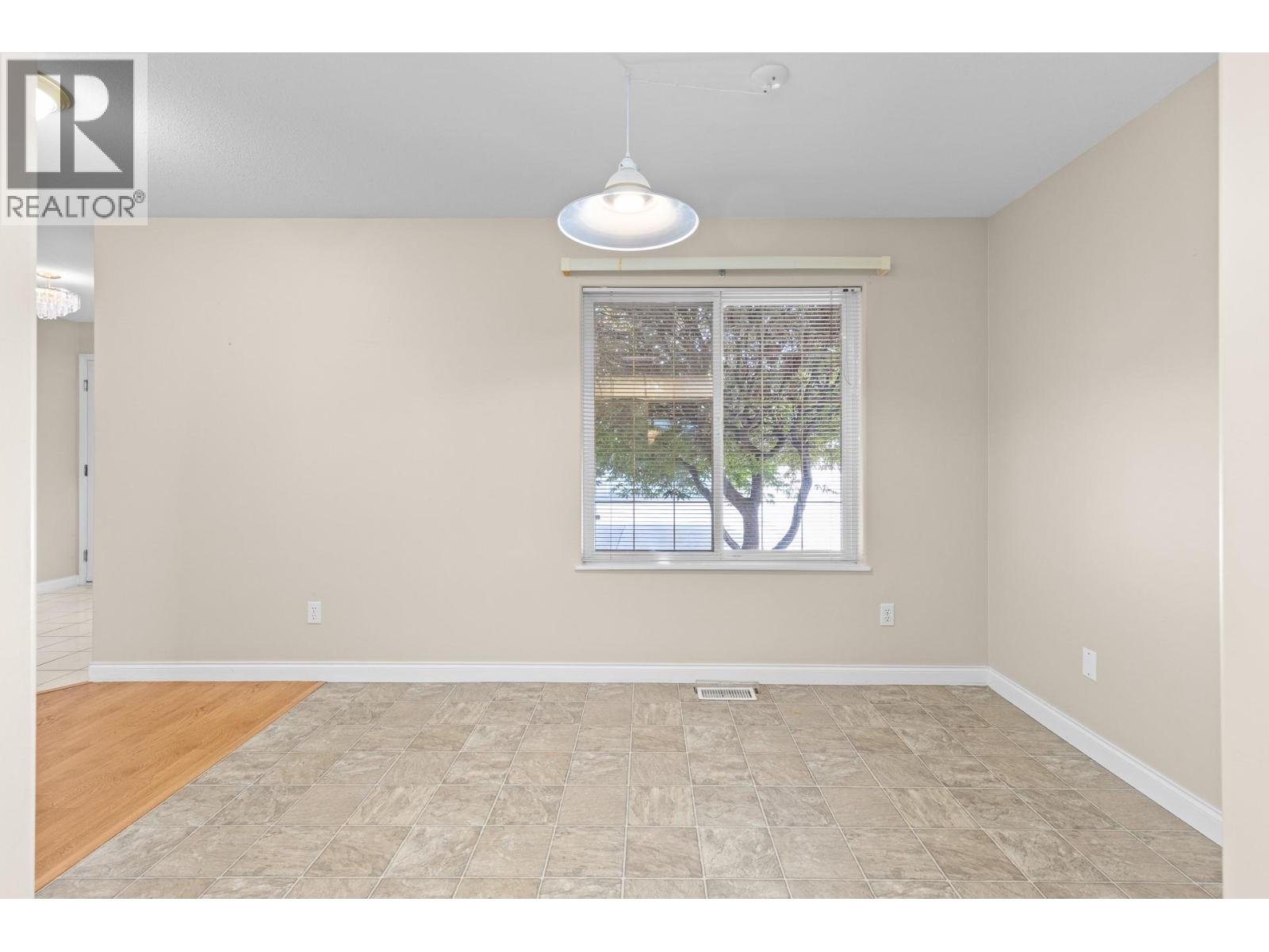 #10 1800 Parkview Crescent - 12