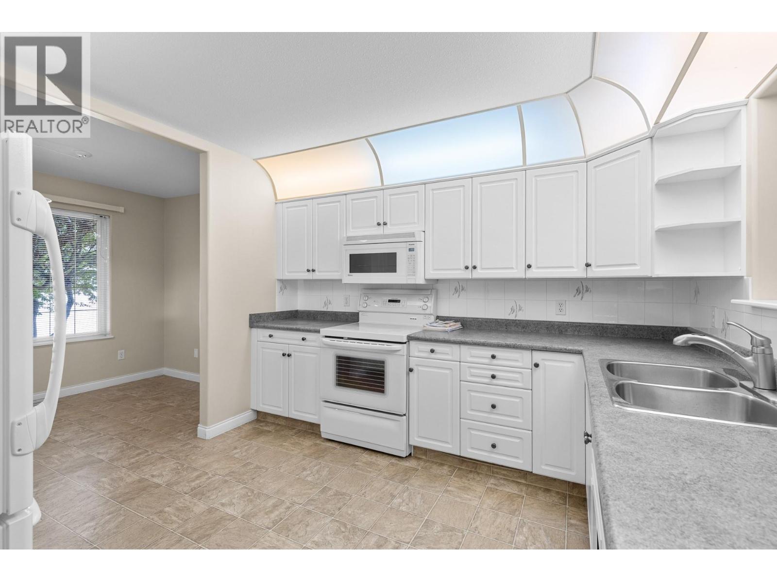 #10 1800 Parkview Crescent - 16