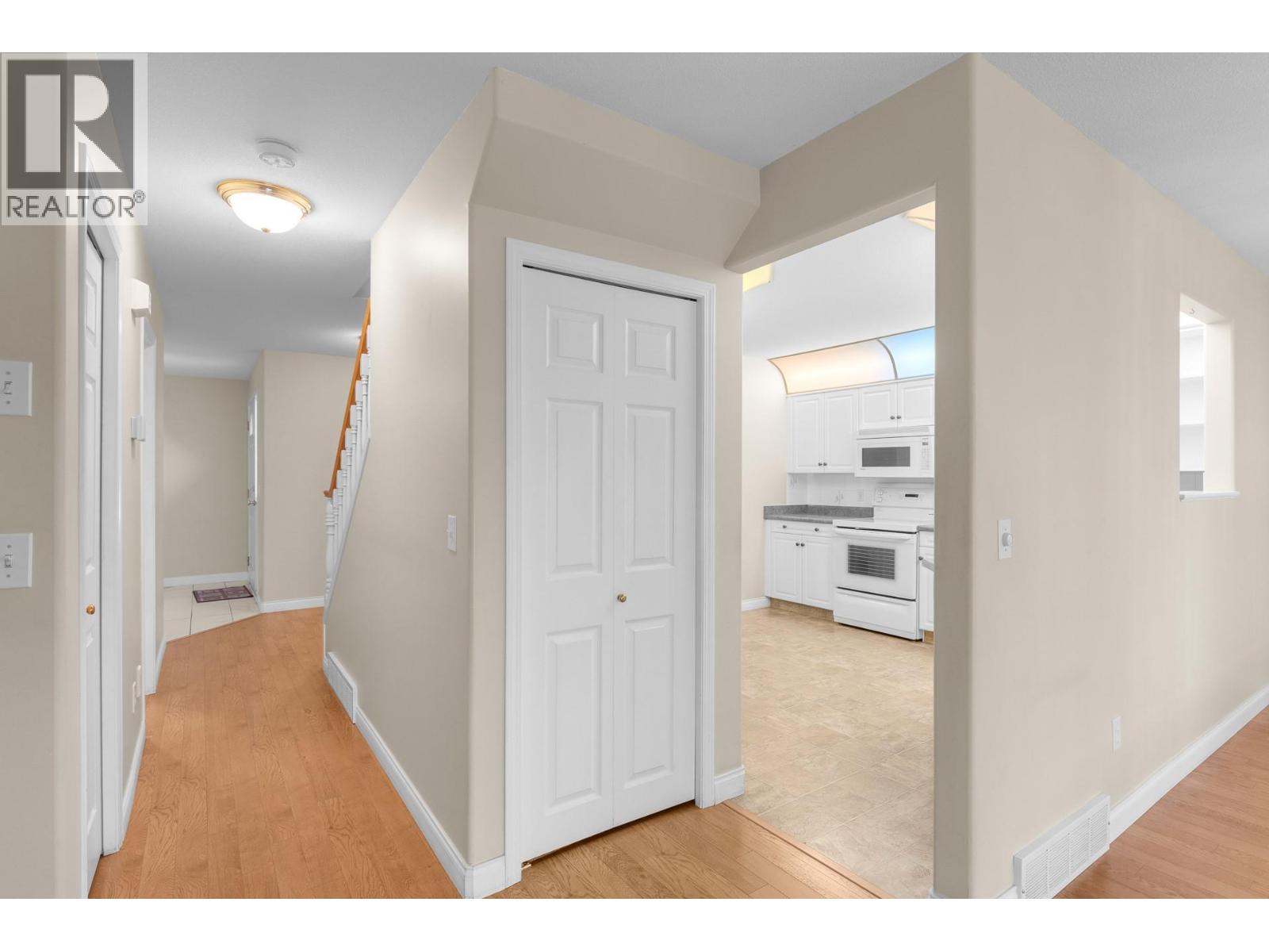#10 1800 Parkview Crescent - 18