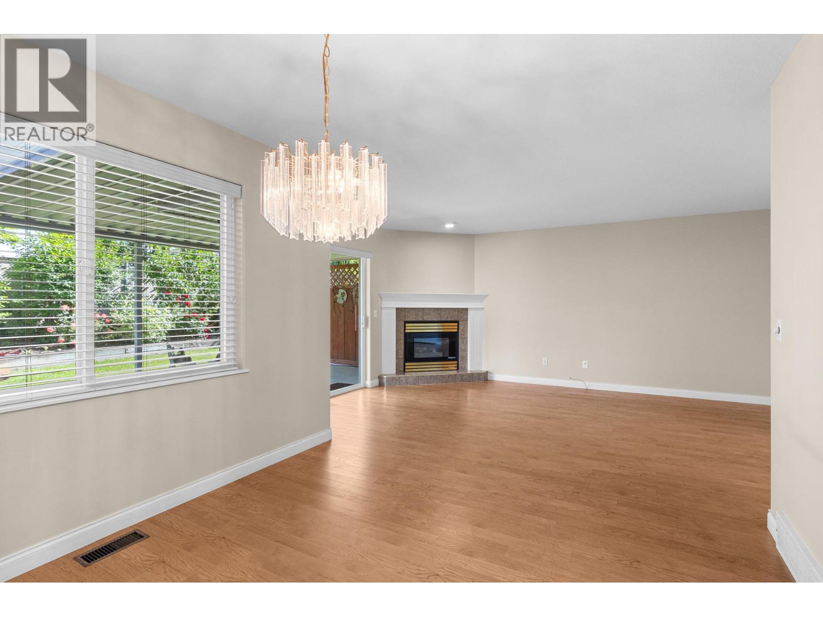 #10 1800 Parkview Crescent - 23