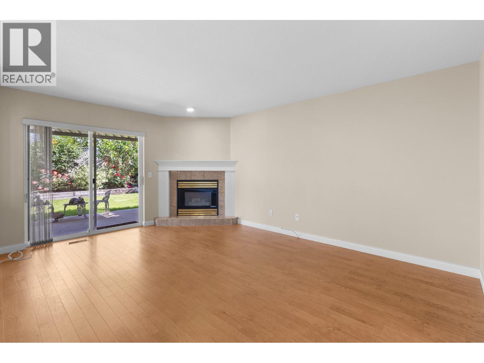 #10 1800 Parkview Crescent - 19