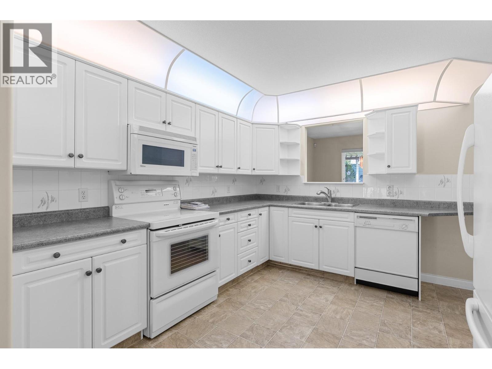 #10 1800 Parkview Crescent - 15
