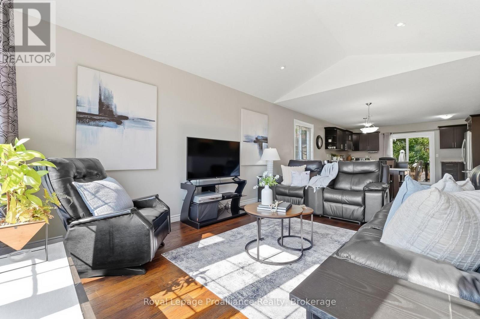 35 WARD DRIVE - Image 12