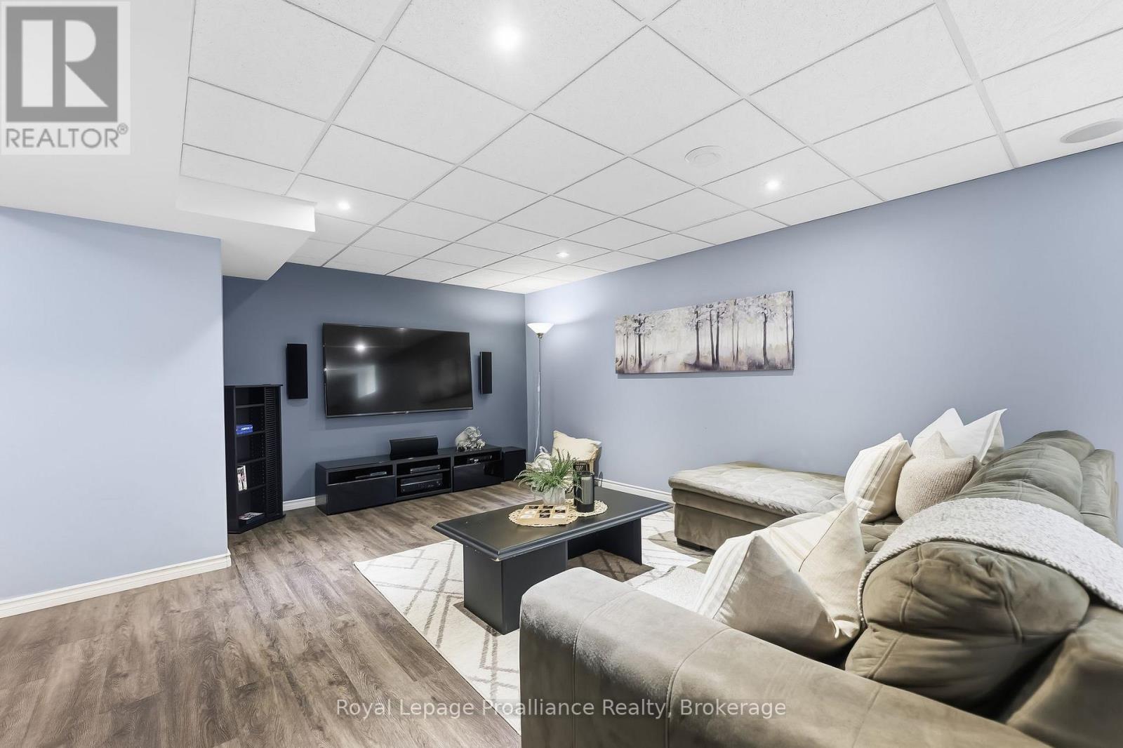 35 WARD DRIVE - Image 32