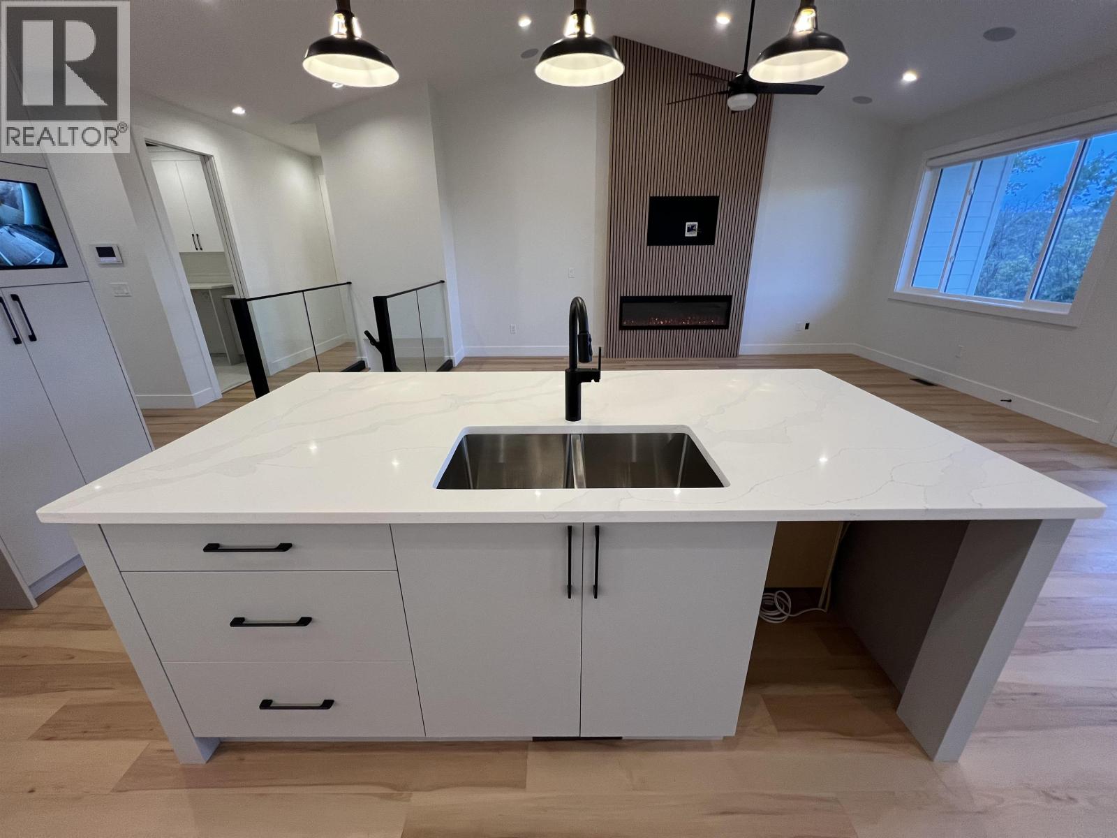 10712 114A AVENUE - Image 12