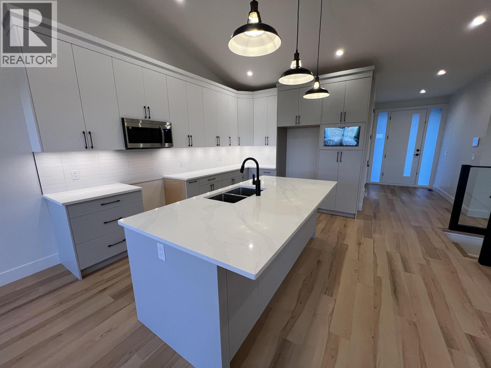 10712 114A AVENUE - Image 11