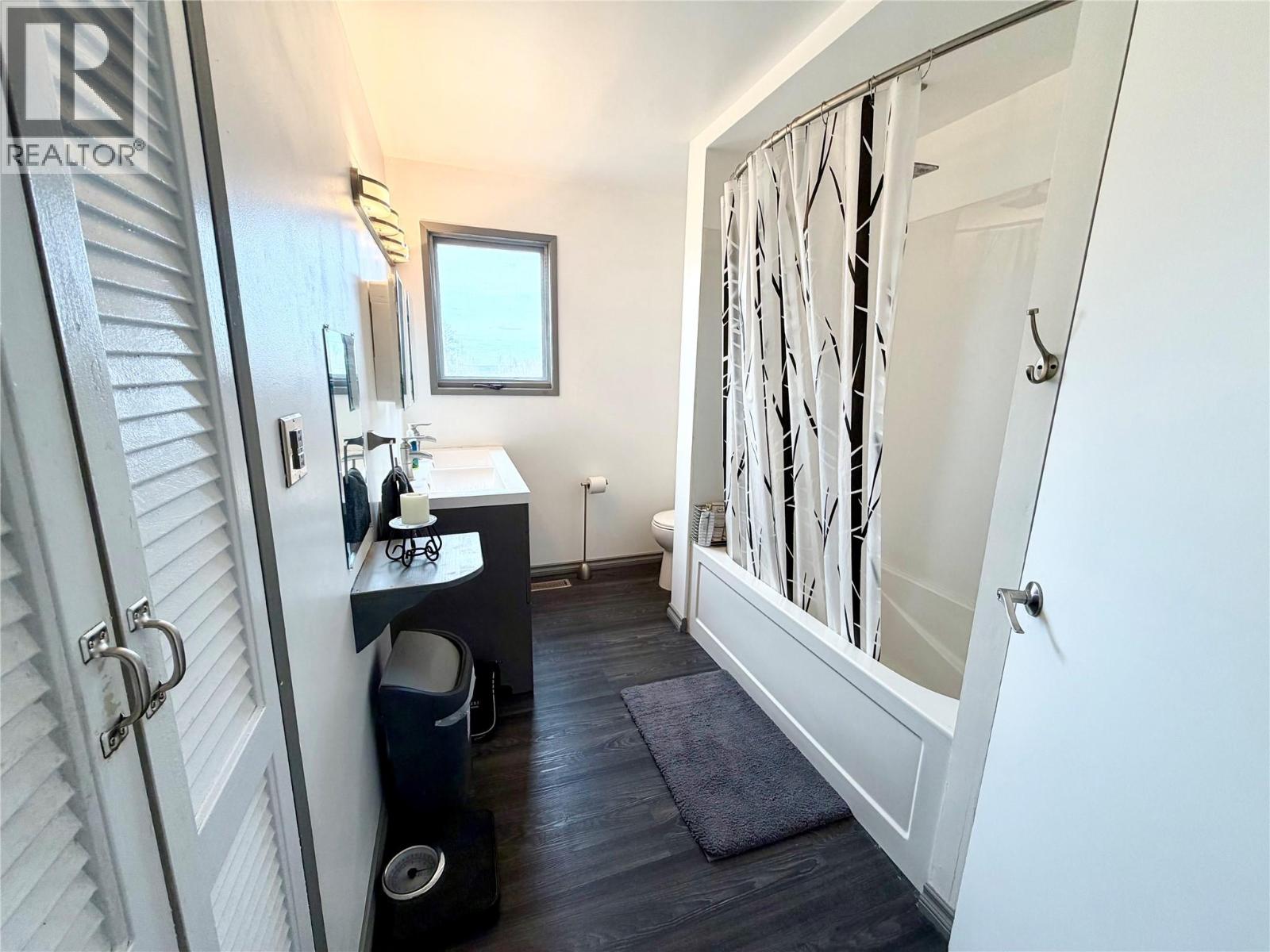 16589 203 Road - Image 17