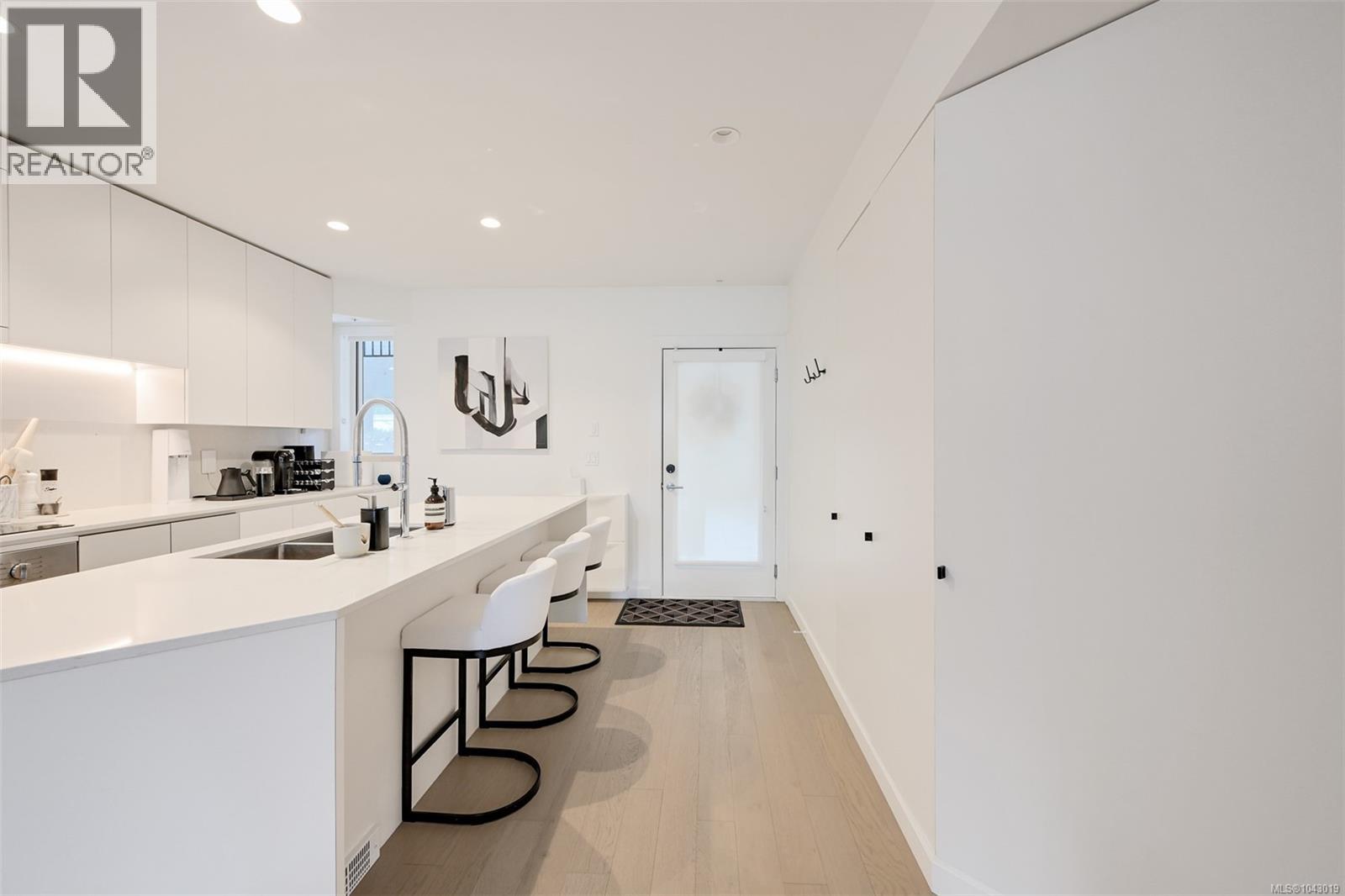 #204 430 Parry St - 24