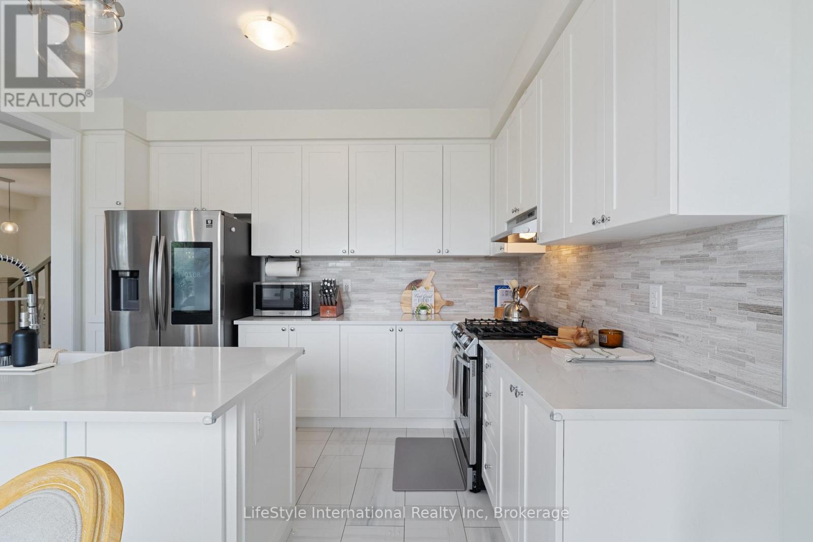 68 BARKERVILLE DRIVE - 18