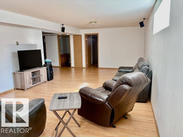 5609 45A ST - 24