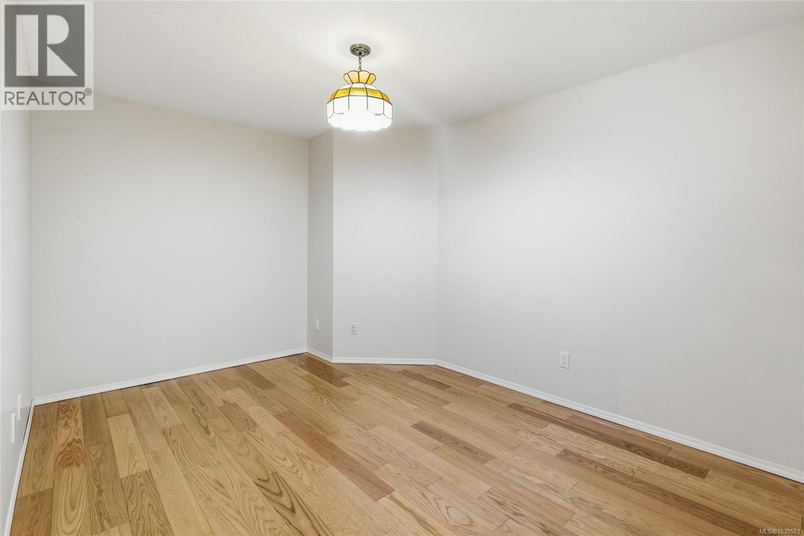 #106 335 Hirst Ave W - 26