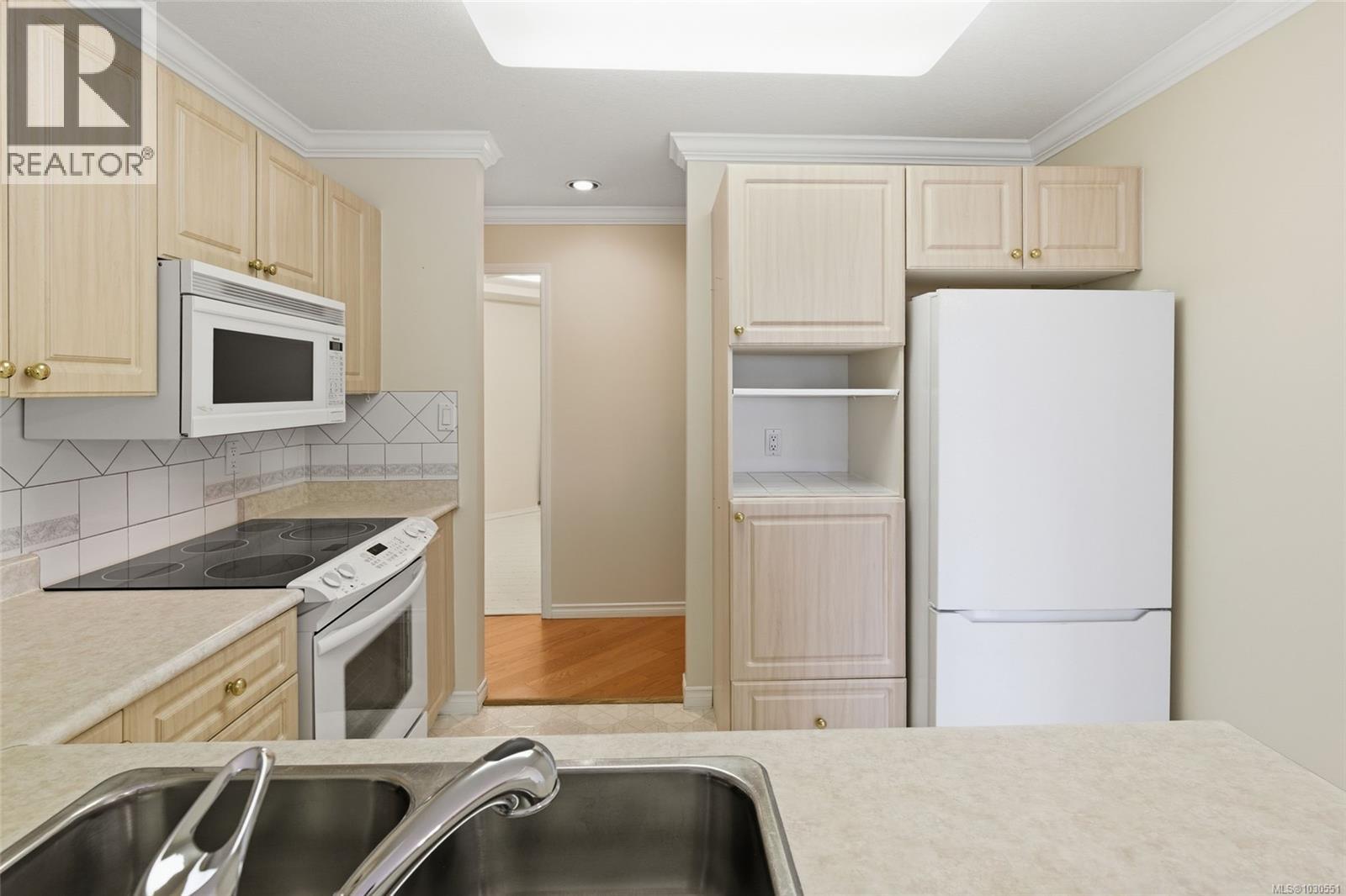 #106 335 Hirst Ave W - 29