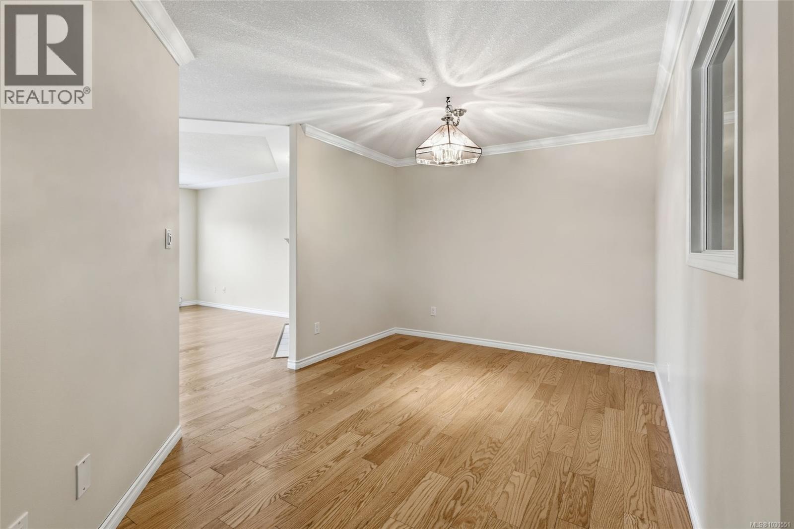 #106 335 Hirst Ave W - 25