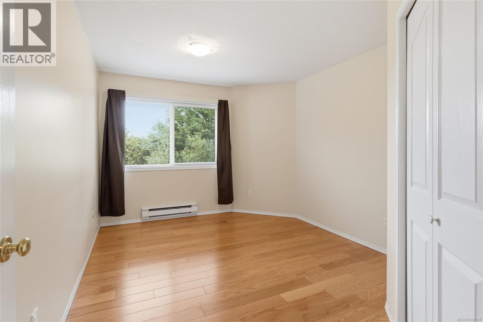 #106 335 Hirst Ave W - 32