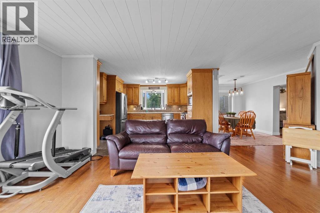 10 Railway Avenue N - 10