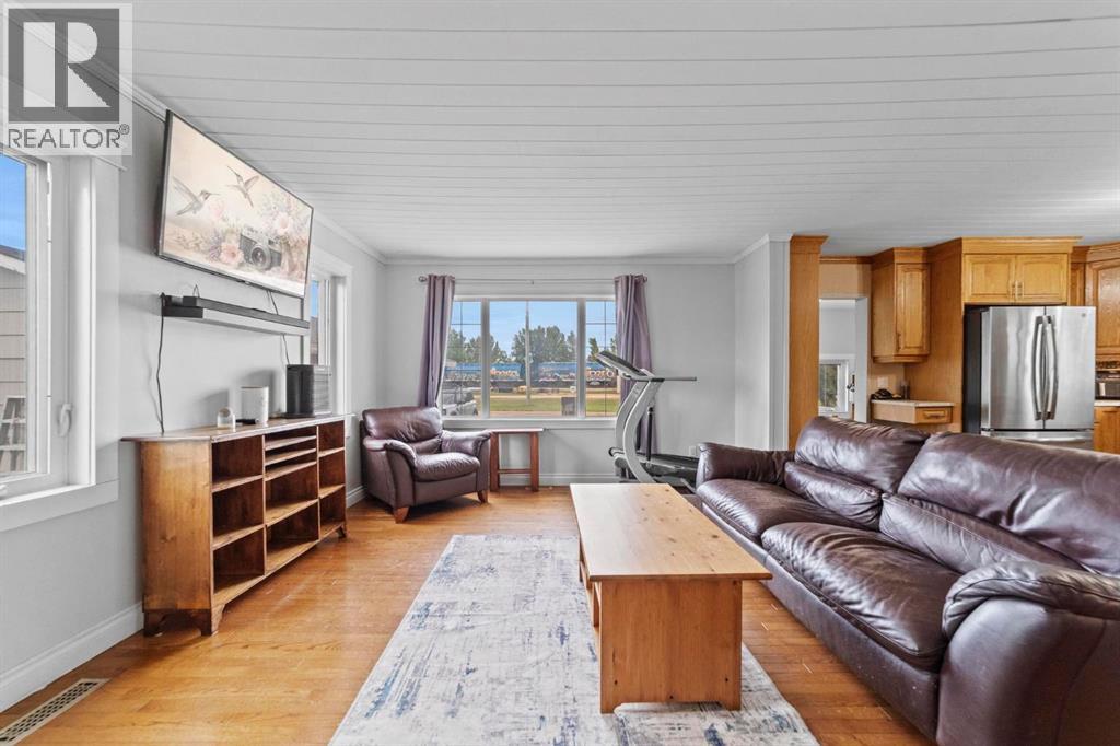 10 Railway Avenue N - 9