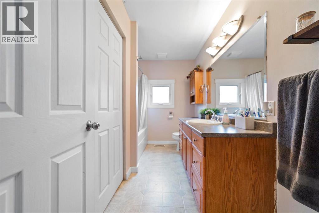 10 Railway Avenue N - 18