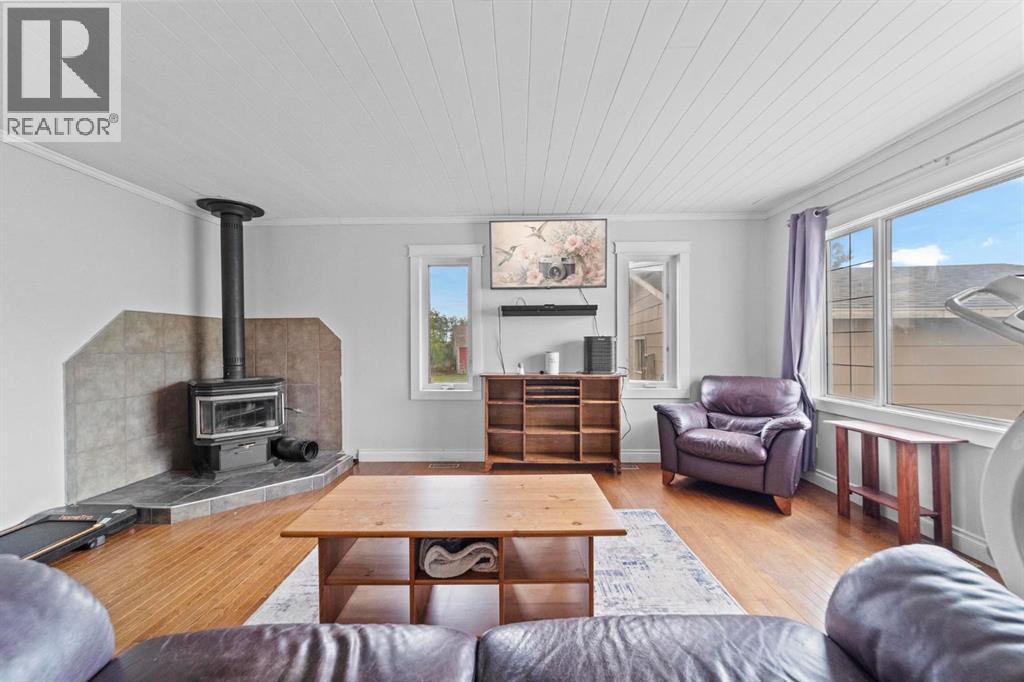 10 Railway Avenue N - 8